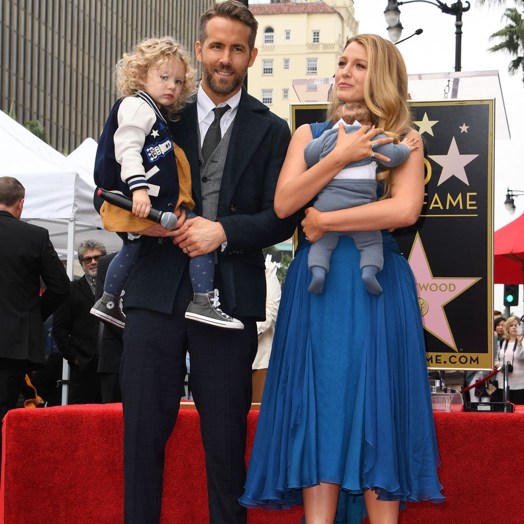 Ryan Reynolds und Blake Lively mit ihren Kindern am Hollywood Walk of Fame