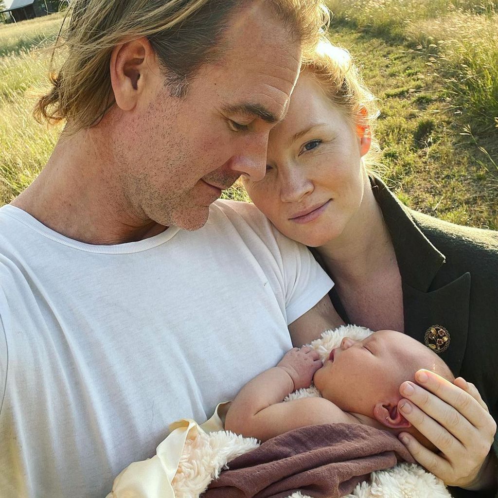 James und Kimberly Van Der Beek mit ihrem Baby