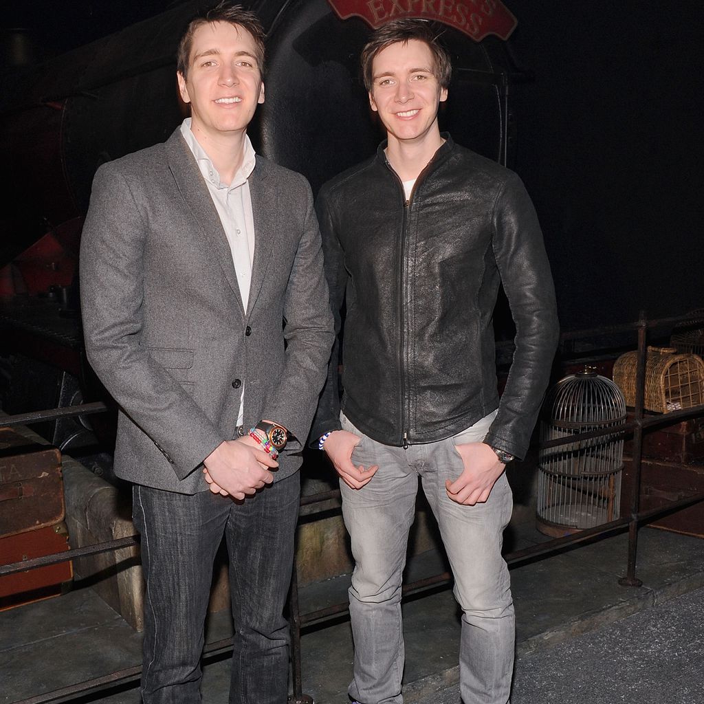 James und Oliver Phelps beim Besuch der "Harry Potter"-Exhibition 2013