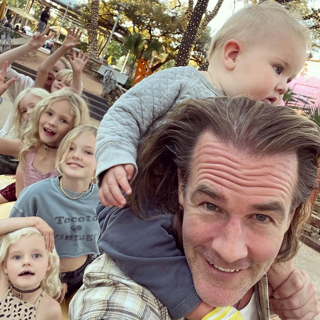 James Van der Beek und seins Kids in Austin, 2022