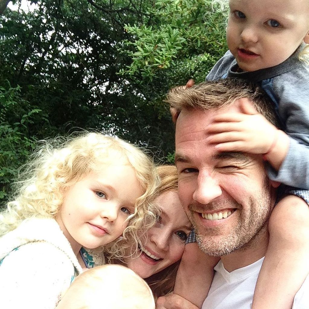 James Van Der Beek mit seiner Frau Kimberly und den Kindern