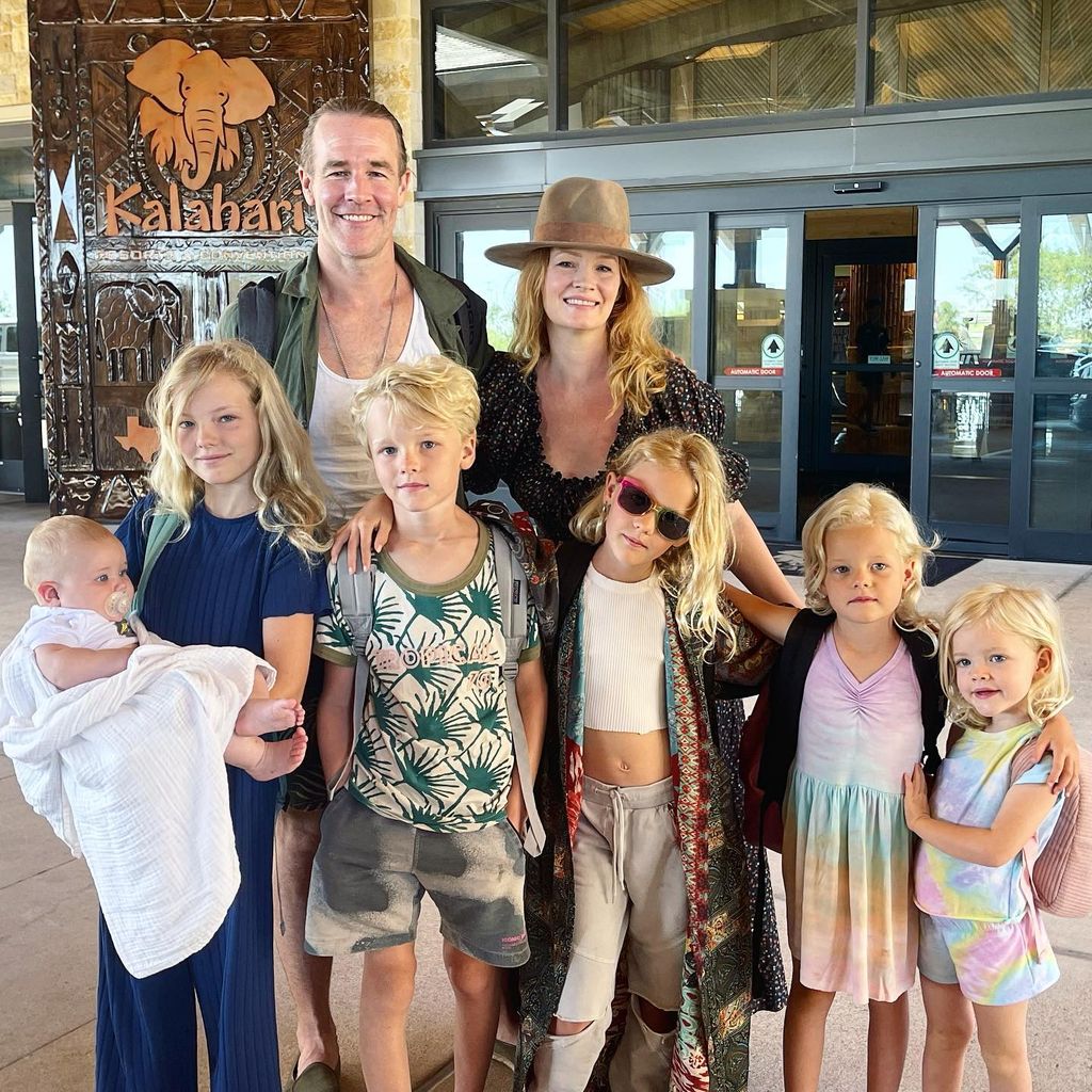 James Van Der Beek mit seiner Frau Kimberly und seinen sechs Kids im Juni 2022