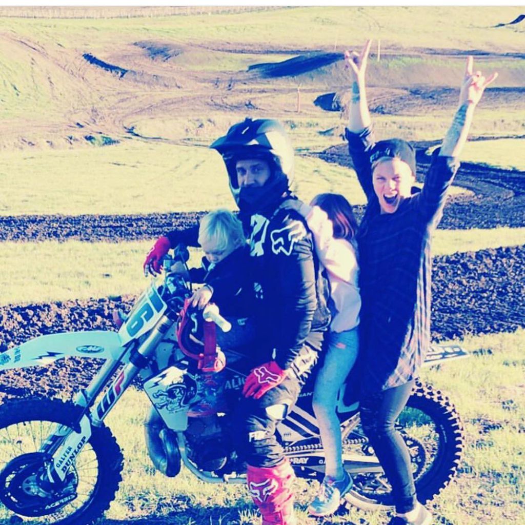 Jameson Moon Hart, Carey Hart, Willow Sage Hart und Pink