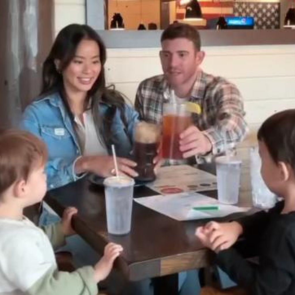 Jamie Chung und Bryan Greenberg mit ihren Kindern