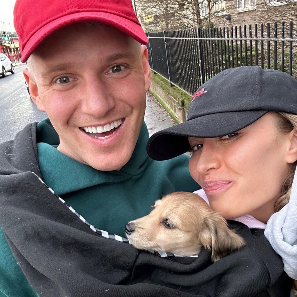 Jamie Laing und Sophie Habboo mit ihrem Hundewelpen
