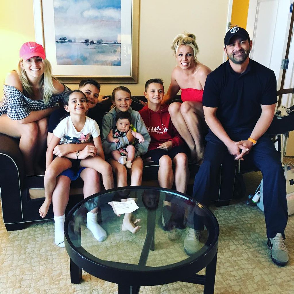 Jamie Lynn, Britney und Bryan Spears mit ihren Kindern Jayden James, Sophia, Maddie, Ivey und Sean