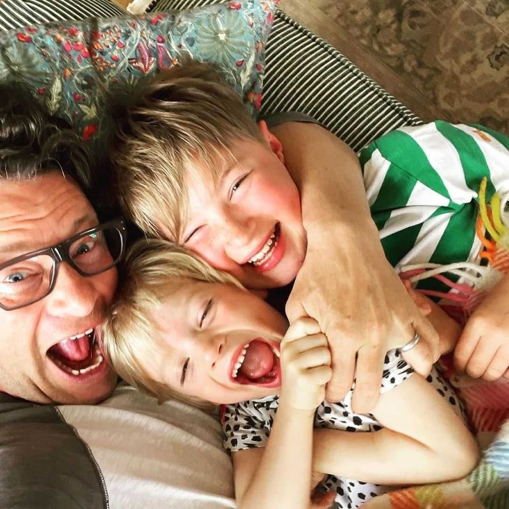 Jamie Oliver mit seinen Söhnen River Rocket und Buddy Bear