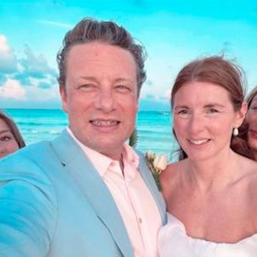 Jamie Oliver mit seiner Frau Jools und seinen Töchtern