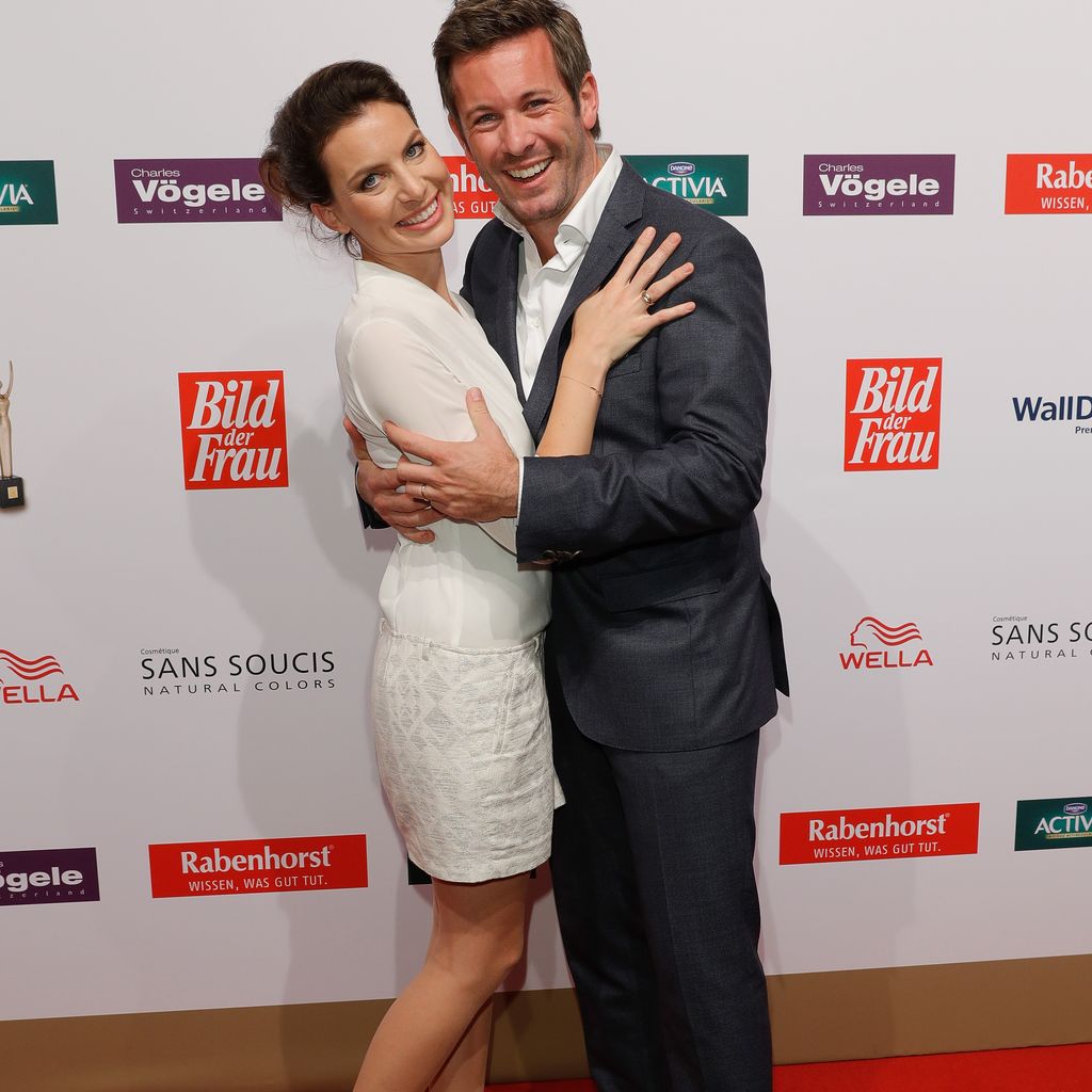 Schauspieler Jan Hartmann und Frau Julia bei der Verleihung des "Goldenen Bild der Frau"-Awards 2016