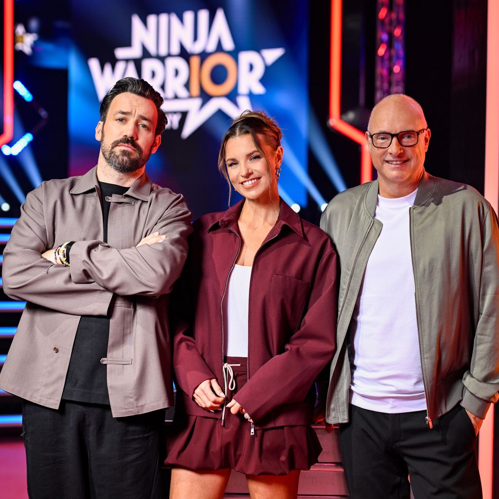 Jan Köppen, Laura Wontorra und Frank "Buschi" Buschmann bei "Ninja Warrior Germany"