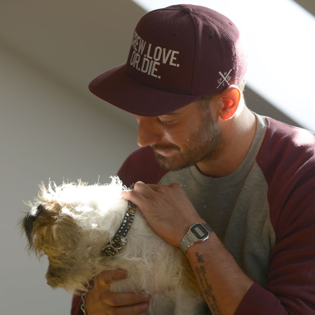 Jan Leyk mit einem Hund