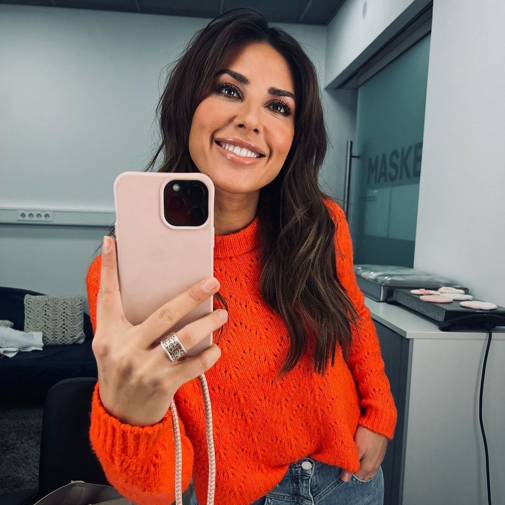 Jana Azizi, Moderatorin