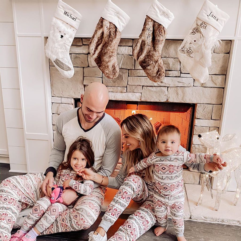 Jana Kramer mit ihrem Mann Mike und den Kindern, Dezember 2019
