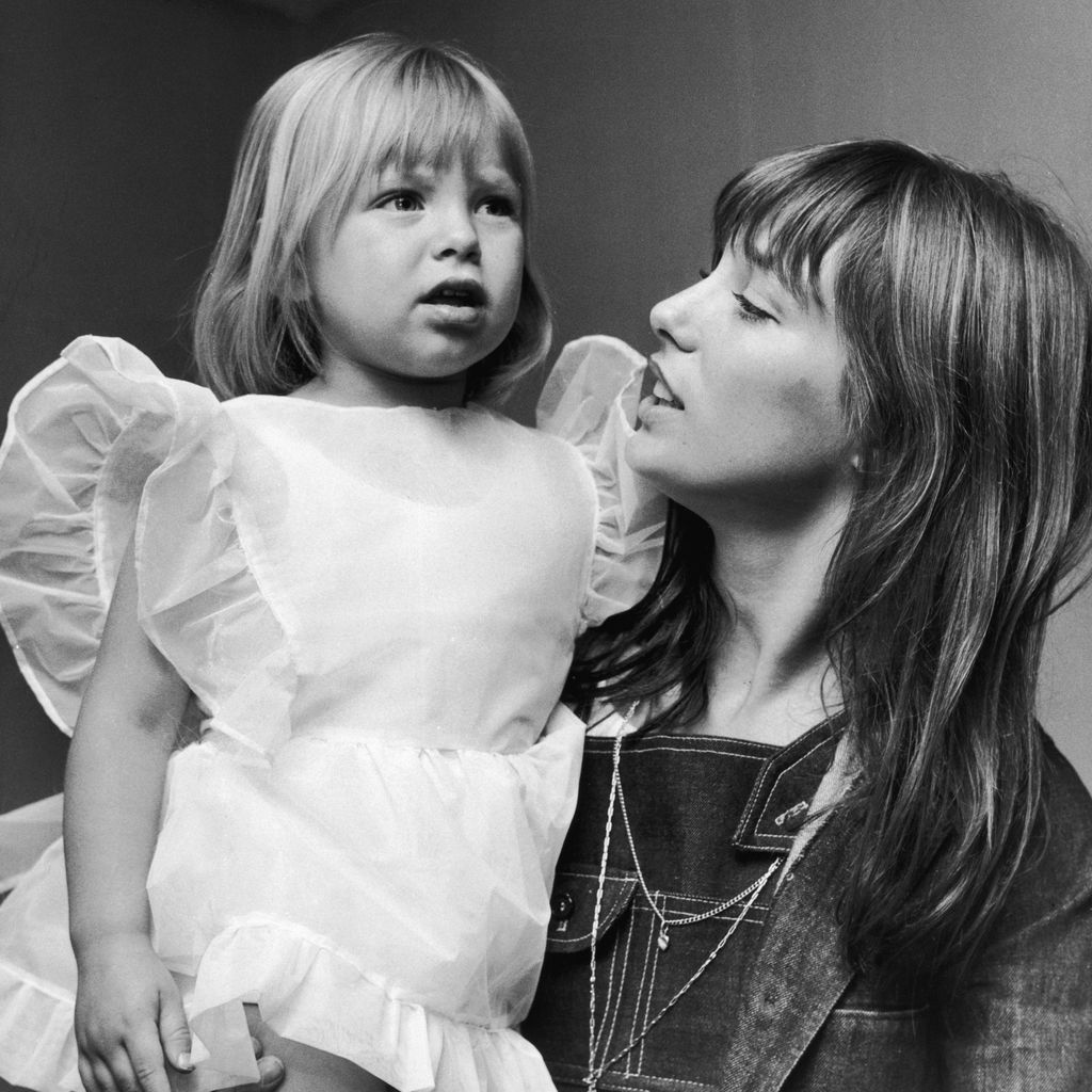 Jane Birkin (r.) mit ihrer Tochter Kate Barry im Juli 1970