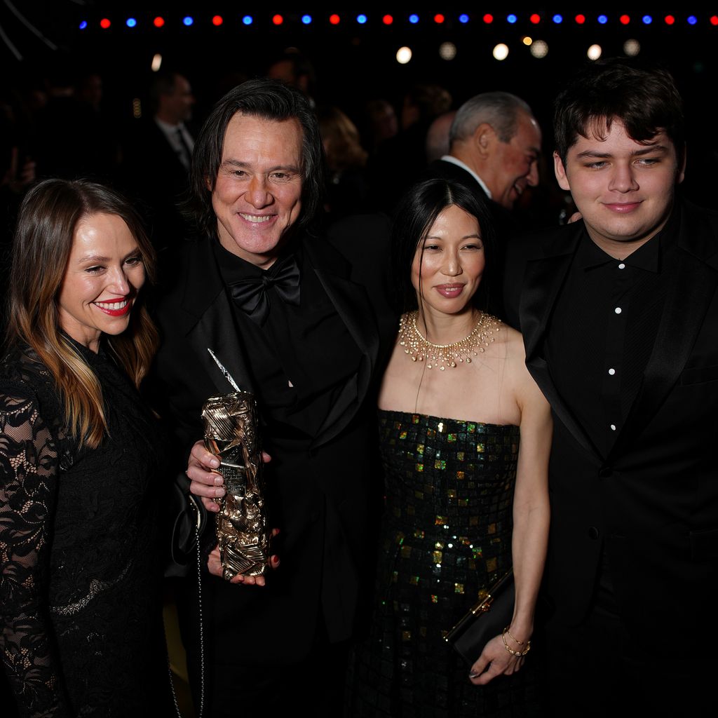 Jane Erin Carrey, Jim Carrey, Minzi und Riley Jackson bei den 51. César-Filmpreisen in Paris am L'Olympia