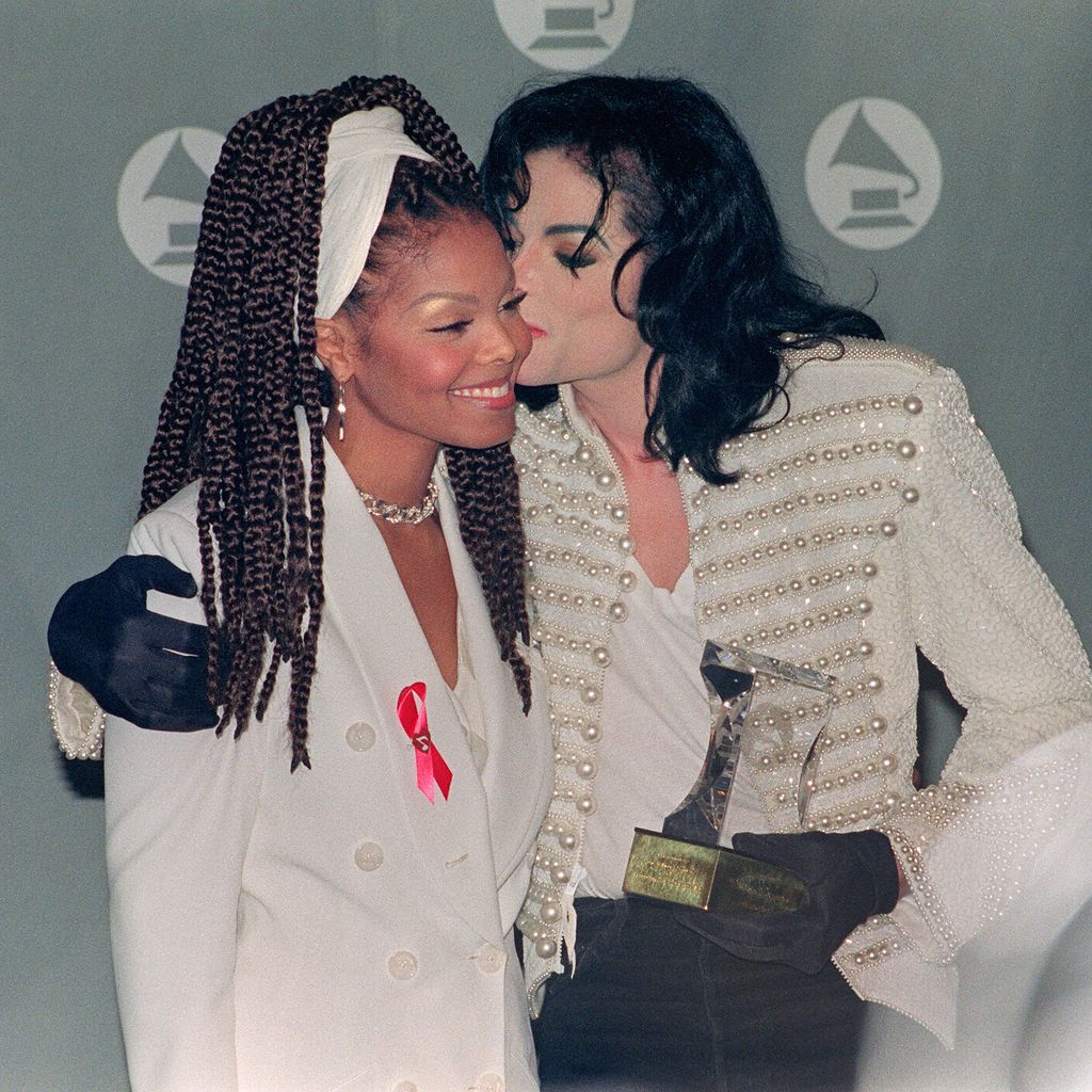 Janet Jackson mit ihrem Bruder Michael Jackson im Februar 1993