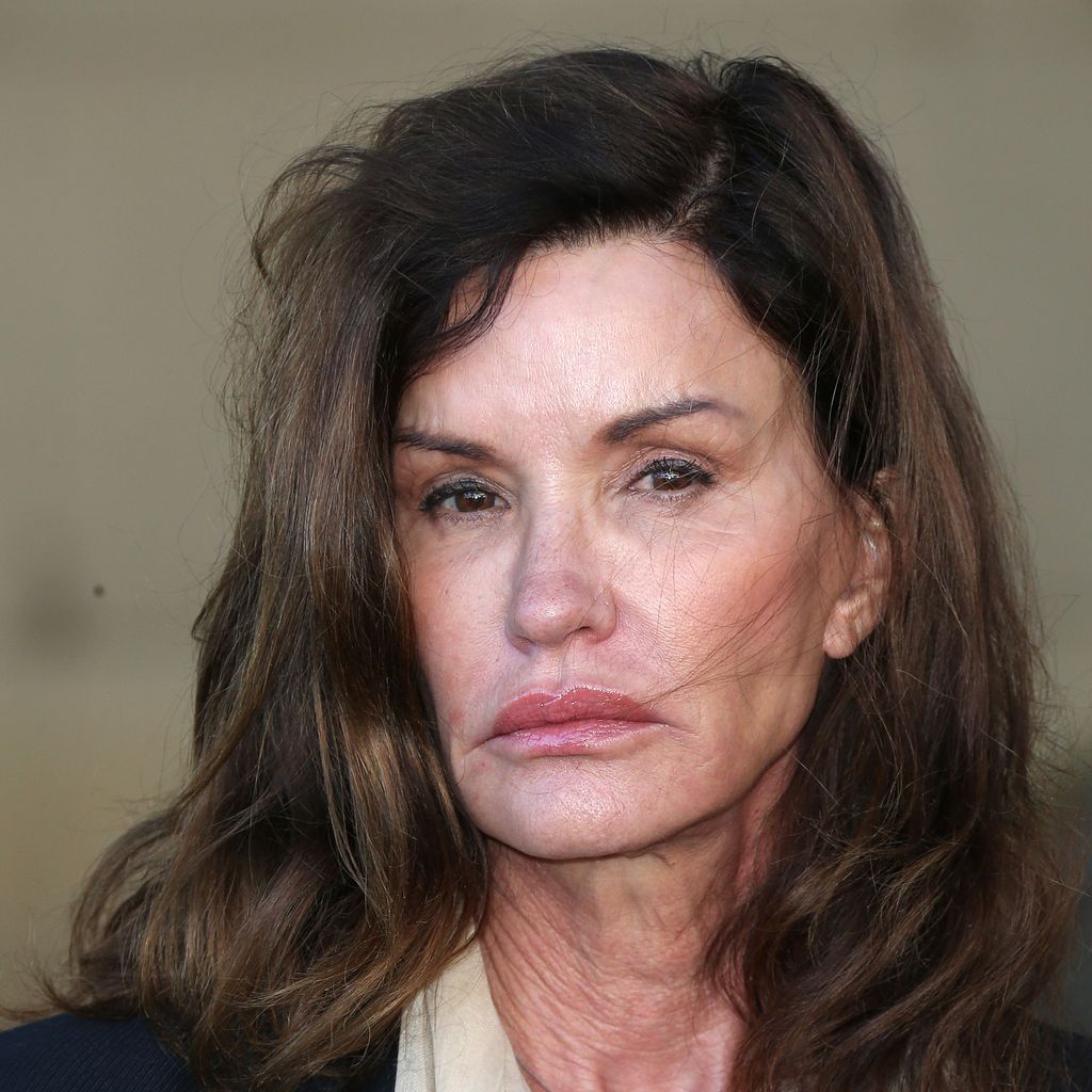 Janice Dickinson bei der Pressekonferenz zur Anhörung von Bill Cosby im März 2016