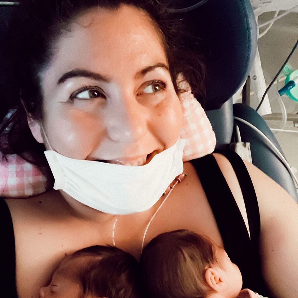 Janina El Arguioui mit ihren Töchtern