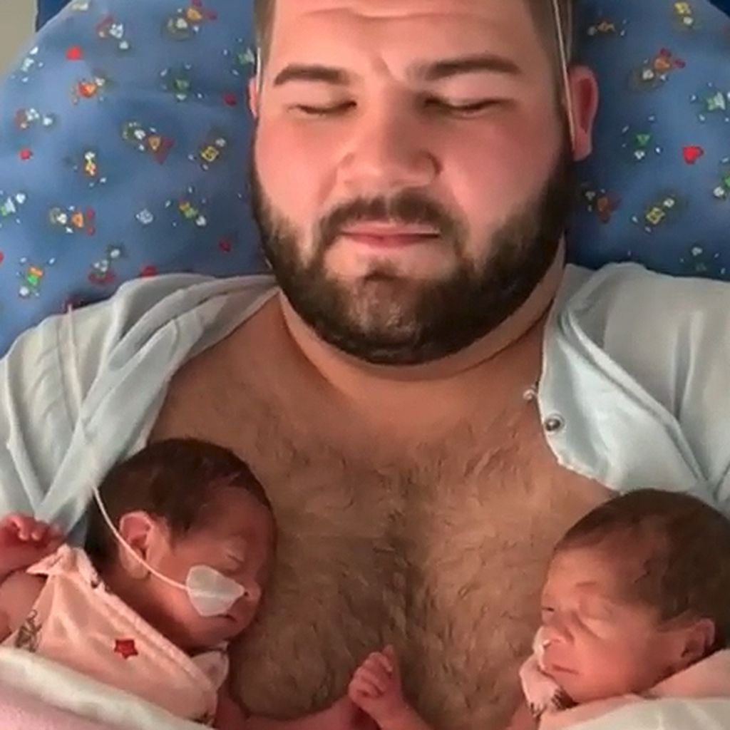 Janina El Arguiouis Mann Christian mit ihren Töchtern Josefine und Wilhelmine