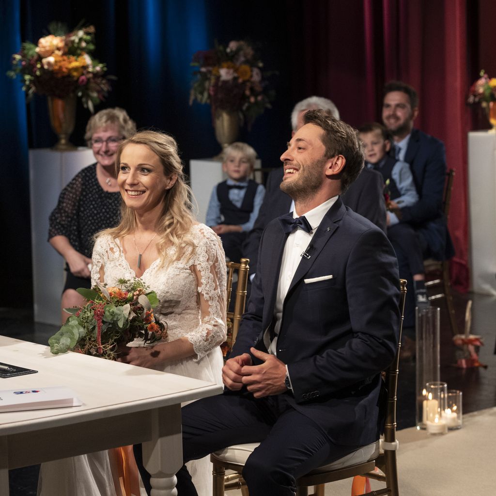 Janina und Dennis bei ihrer "Hochzeit auf den ersten Blick"-Trauung