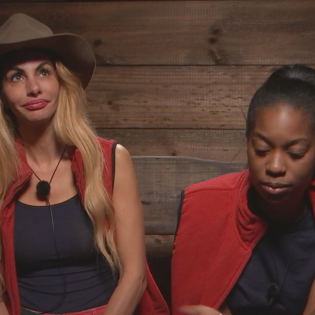 Janina Youssefian und Linda Nobat