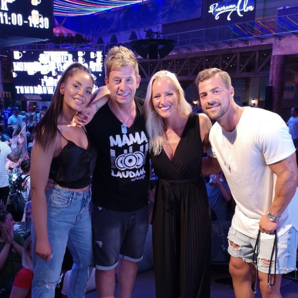 Janine Pink, Almklausi mit seiner Frau Maritta und Tobias Wegener, 2019