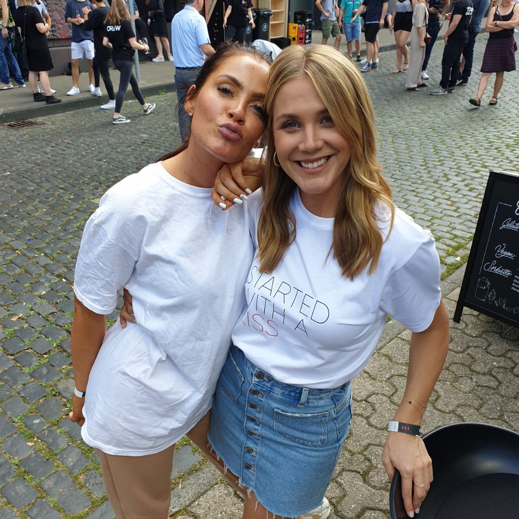 Janine Pink und Alina Merkau beim Original Way Coke Food-Festival in Köln