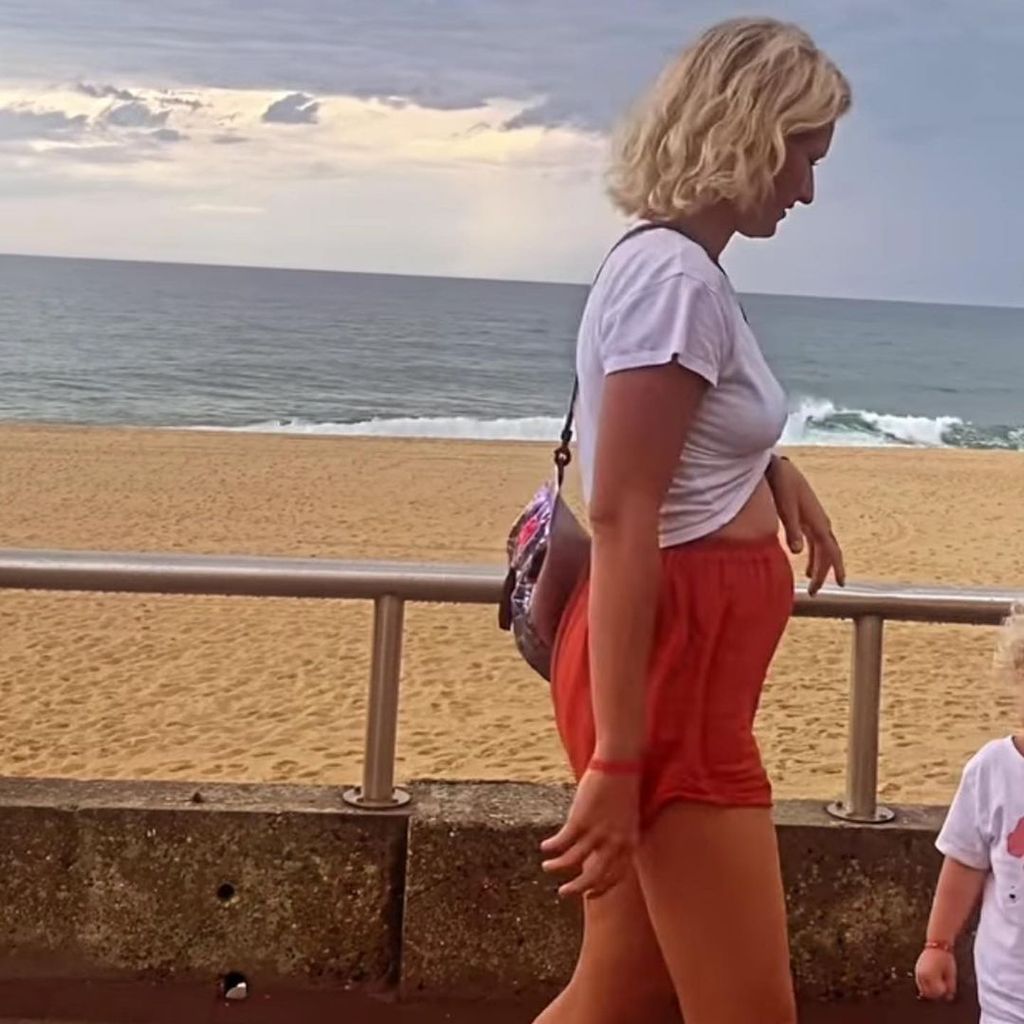 Janni Kusmagk am Strand, 2022