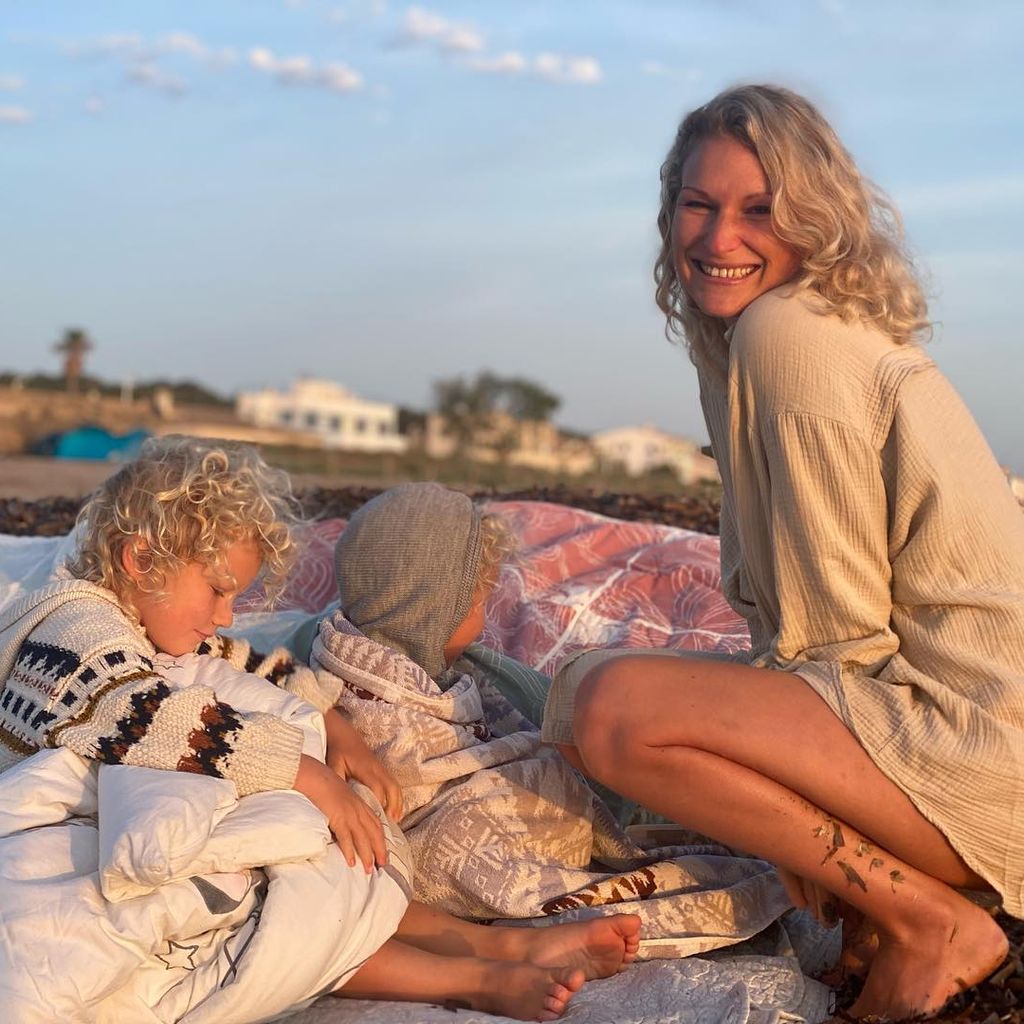 Janni Kusmagk mit ihren Kinder, Mai 2022