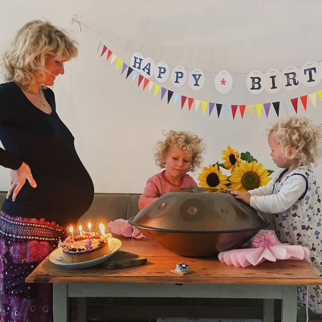 Janni Kusmagk mit ihren Kindern an ihrem 31. Geburtstag