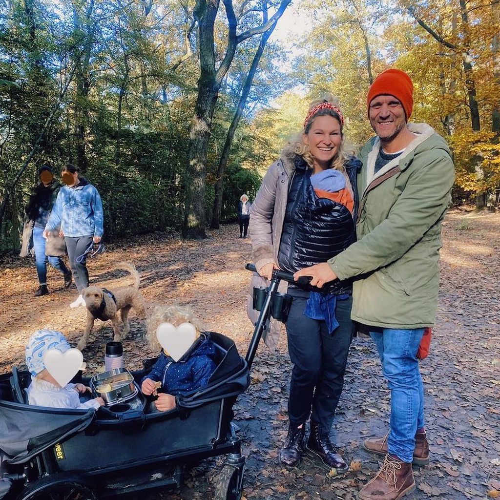 Janni und Peer Kusmagk mit ihren Kindern