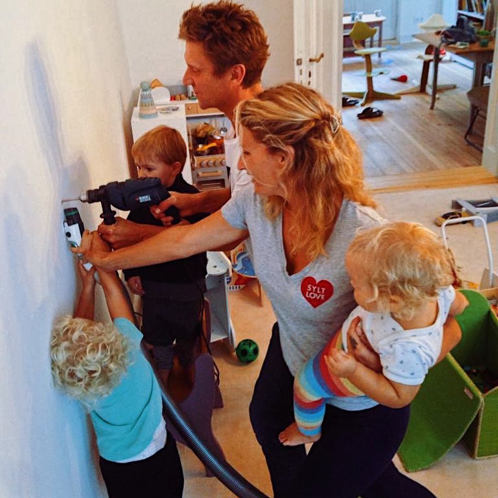 Janni und Peer Kusmagk mit ihren Kids in Berlin im Oktober 2020