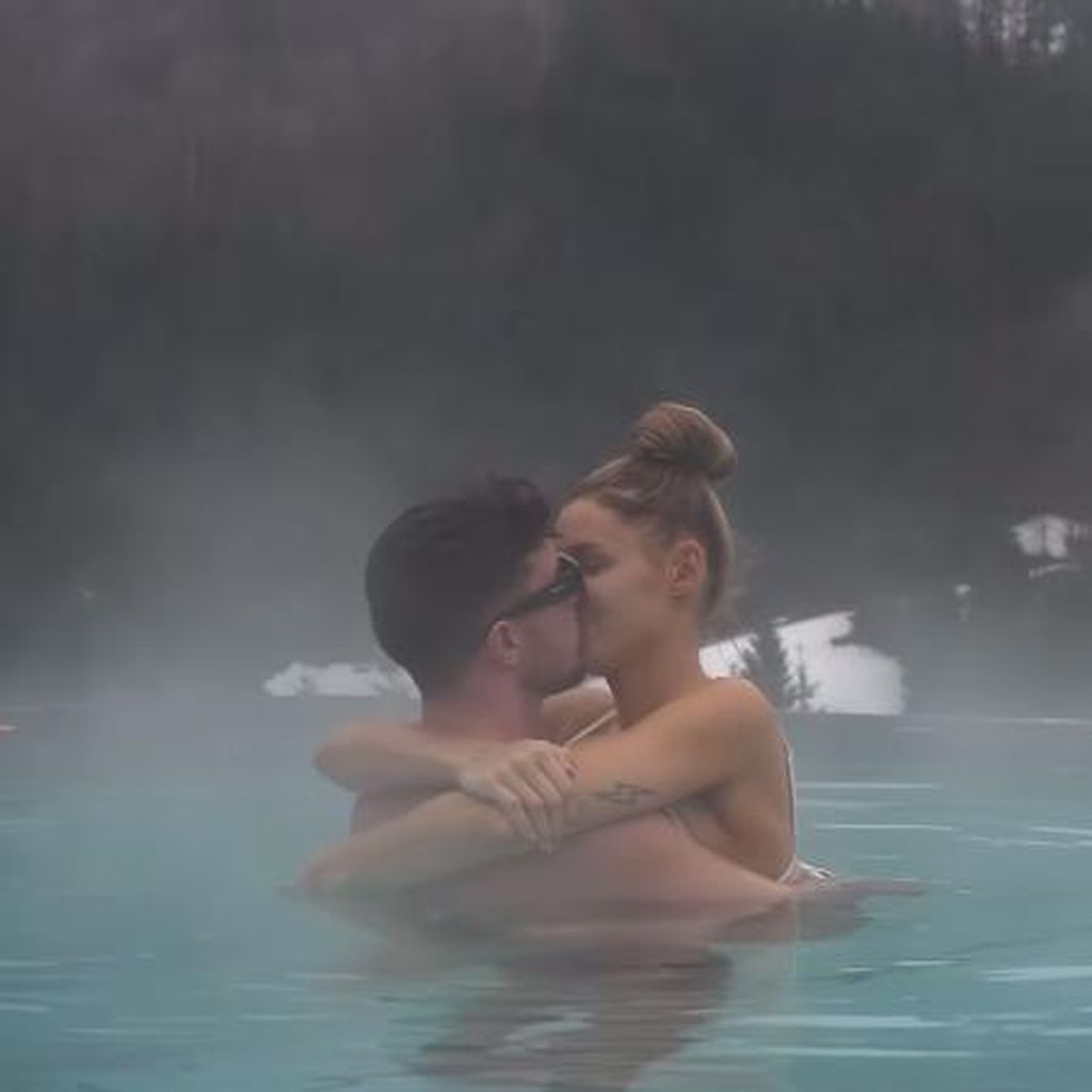 Jannik Kontalis und Gerda Lewis, Urlaub