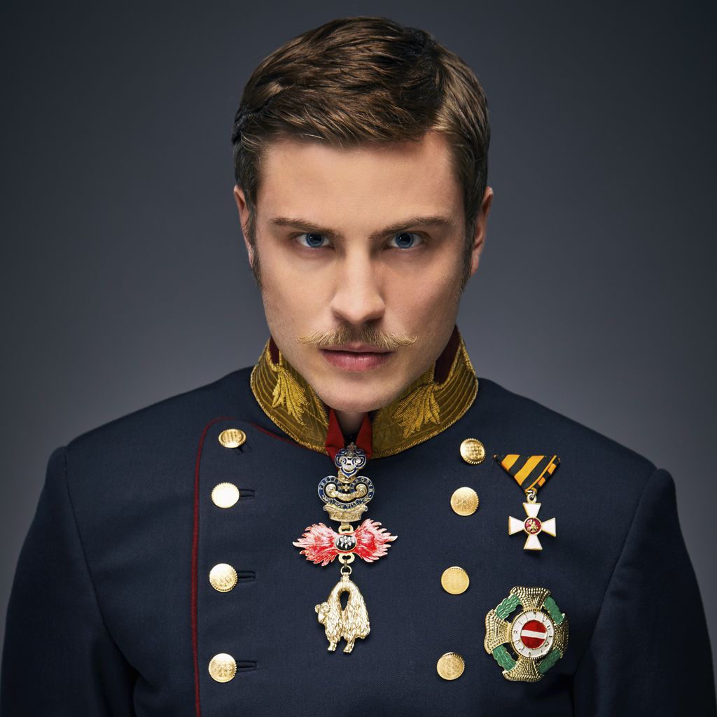 Jannik Schümann als Kaiser Franz Joseph I. in "Sisi"