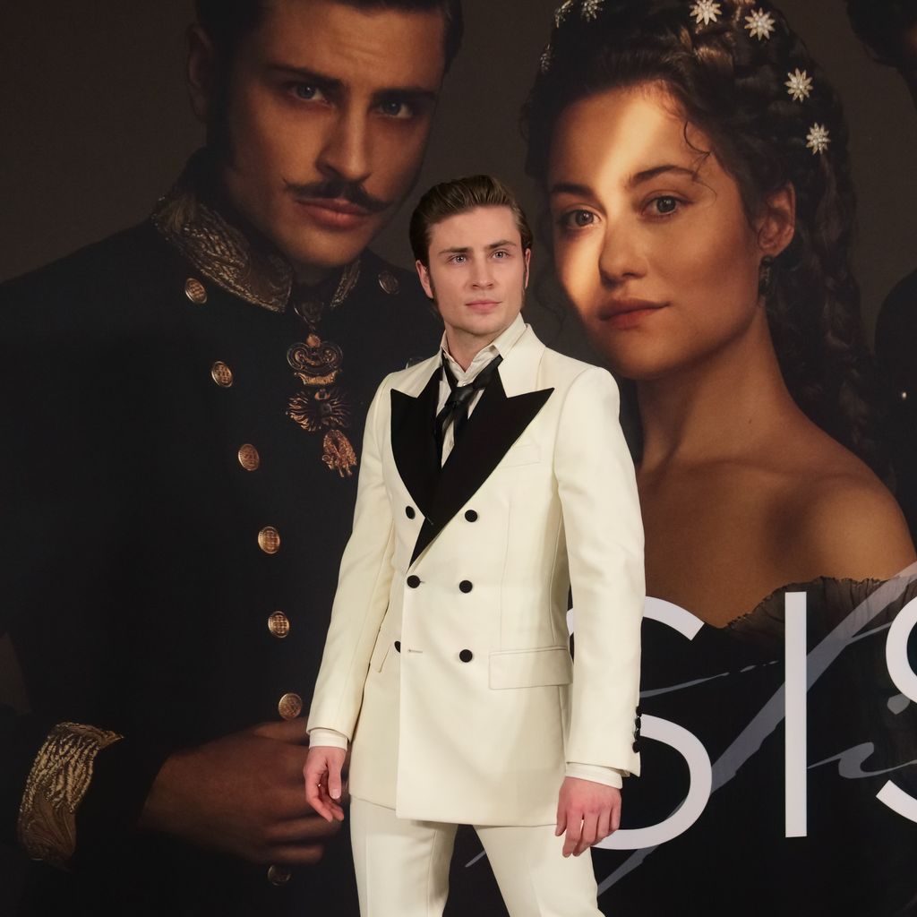 Jannik Schümann bei der Premiere von "Sisi" Staffel 2