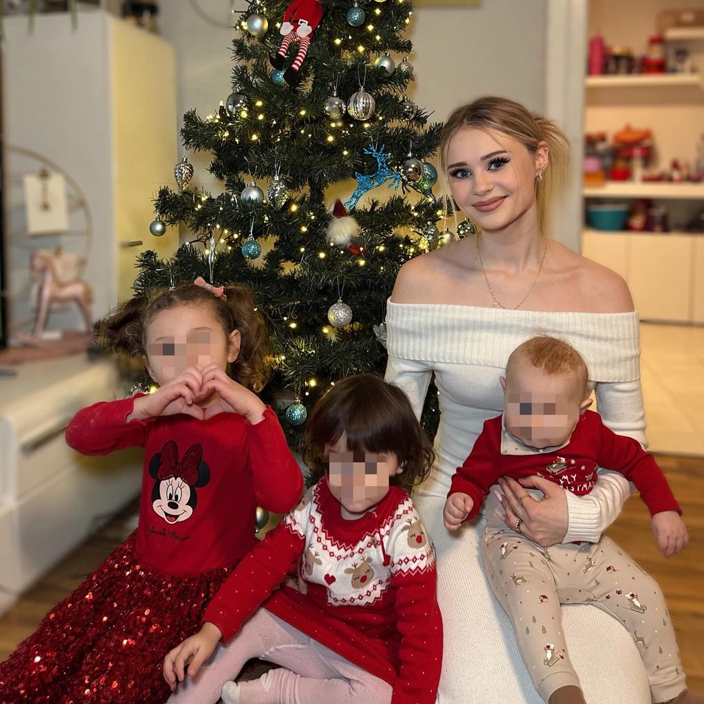 Jasi_xx3 mit ihren Kindern, Dezember 2024