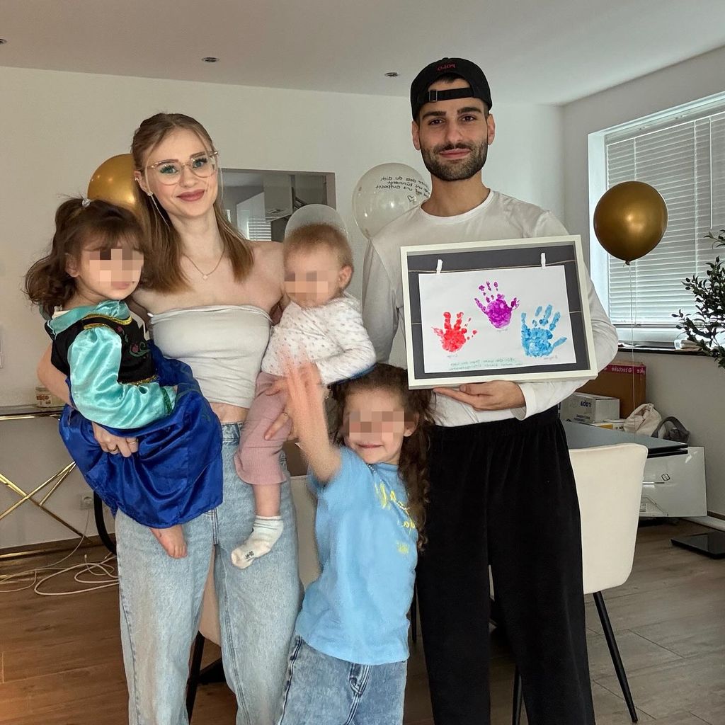 Influencerin Jasi_xx3 und Mou Osman mit Miriya, Liviya und Eleyna, Mai 2025
