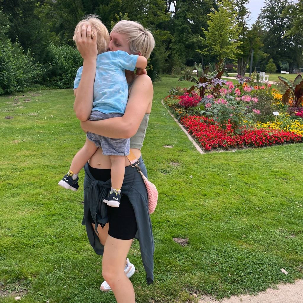 Jasmin Minz mit ihrem Sohn, Schauspielerin