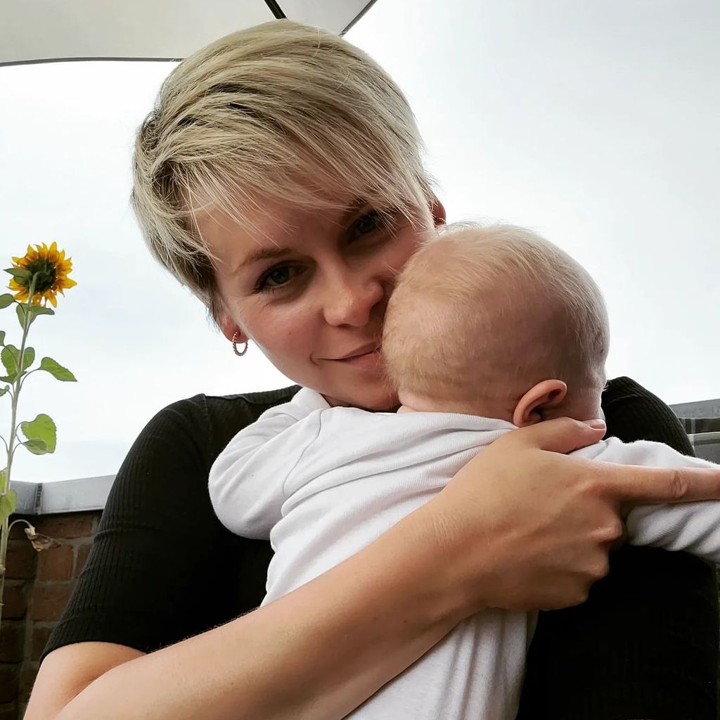 Jasmin Minz mit ihrem Sohn