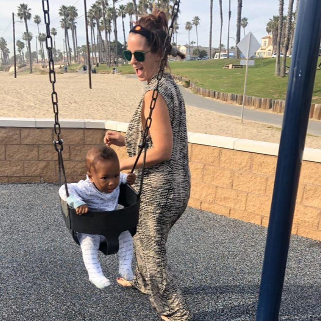 Jasmin Tawil und Ocean Malik Tawil auf einem Spielplatz im Januar 2020