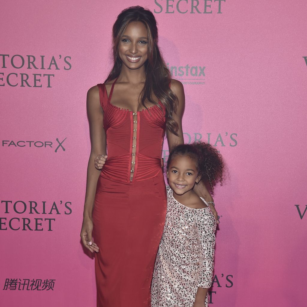 Jasmine Tookes und ihre Schwester Chloe Danielle in Paris