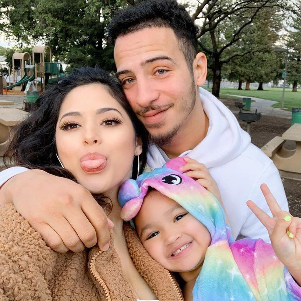 Jasmine Villegas mit Omar Amin und ihrer Tochter Ameera