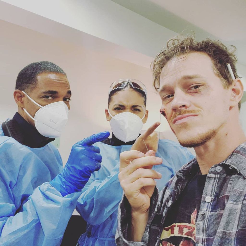 Jason George, Barrett Doss und Ryan Dorsey am Set von "Seattle Firefighters", 2020