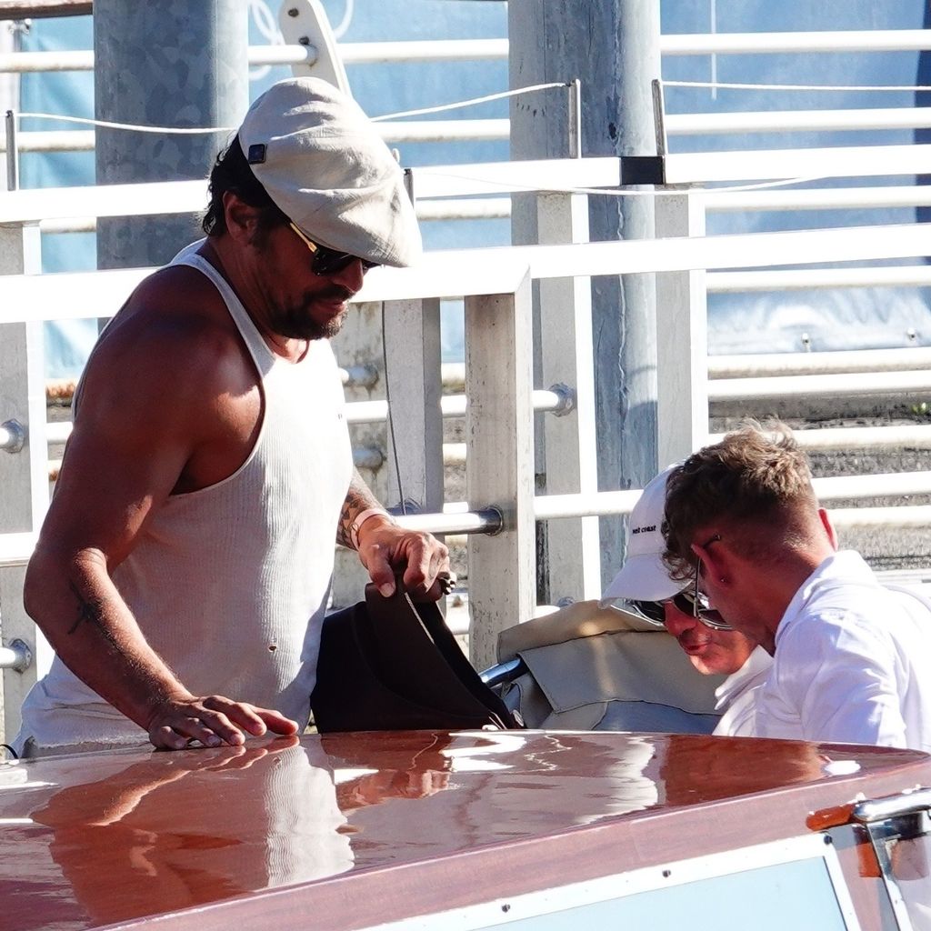 Jason Momoa ist für seine Filmpremiere in Venedig