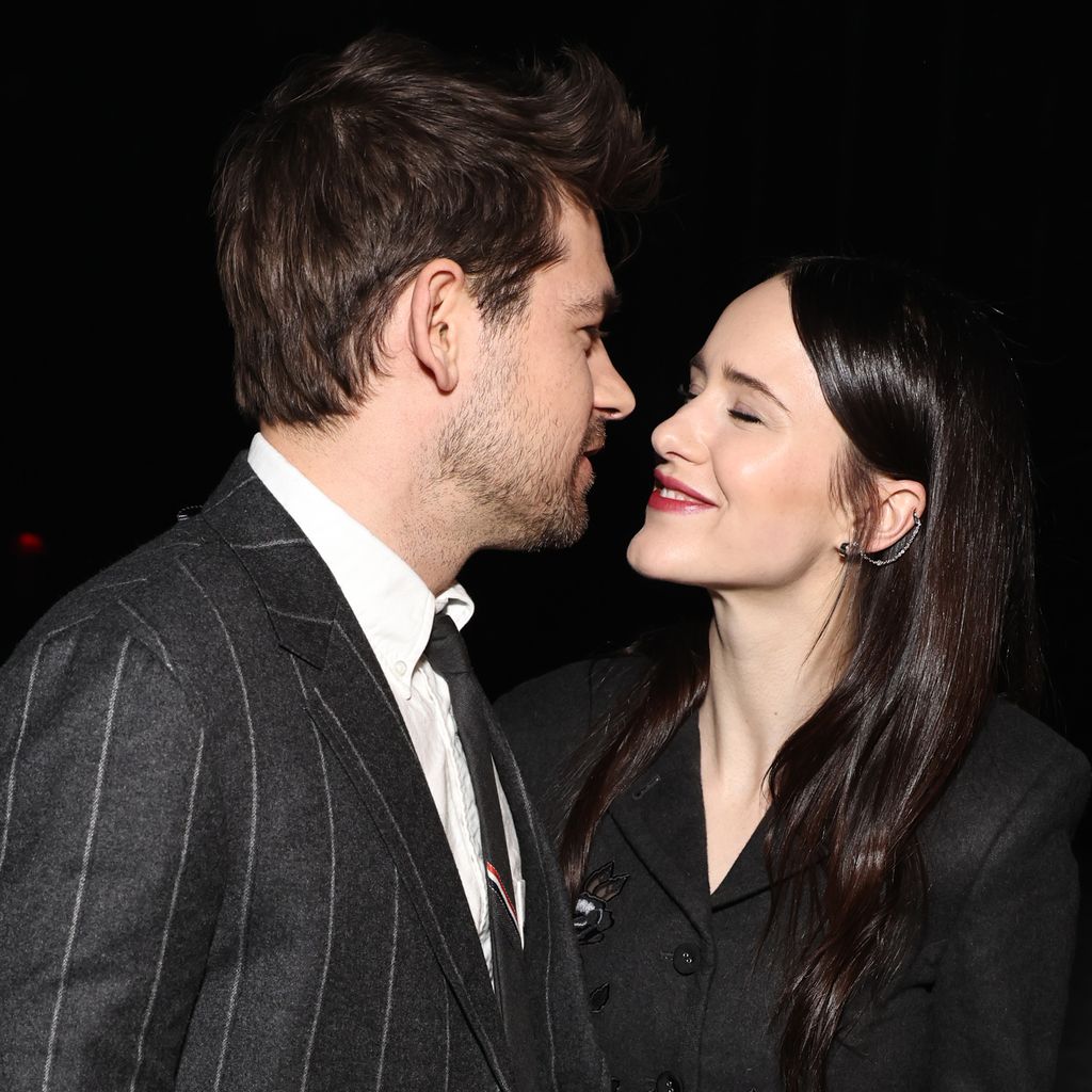 Jason Ralph und Rachel Brosnahan im Februar 2024