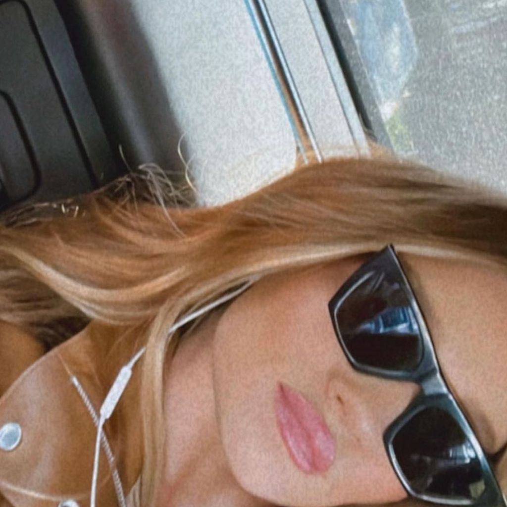 Rosie Huntington-Whiteley, Instagram 2022