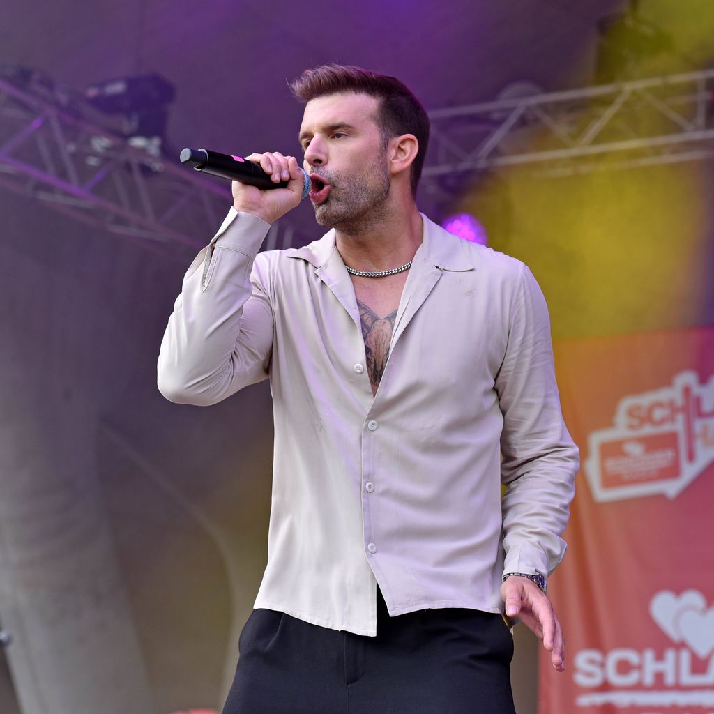 Jay Khan, Sänger