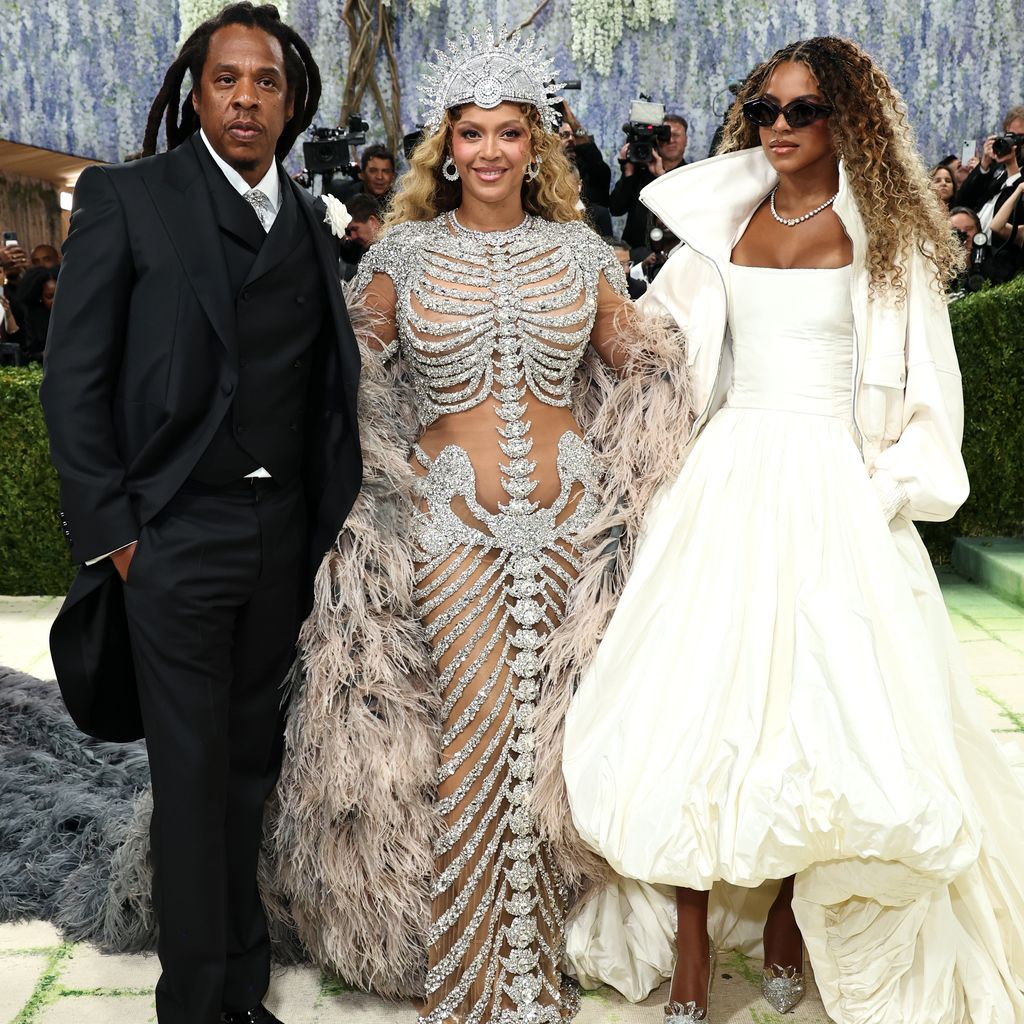 Bei der Met Gala 2026 in New York: Jay-Z, Beyoncé und Blue Ivy Carter feiern das Motto "Costume Art"