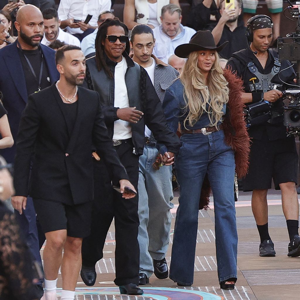 Jay-Z und Beyoncé 2025 bei der Louis Vuitton Fashionshow in Paris