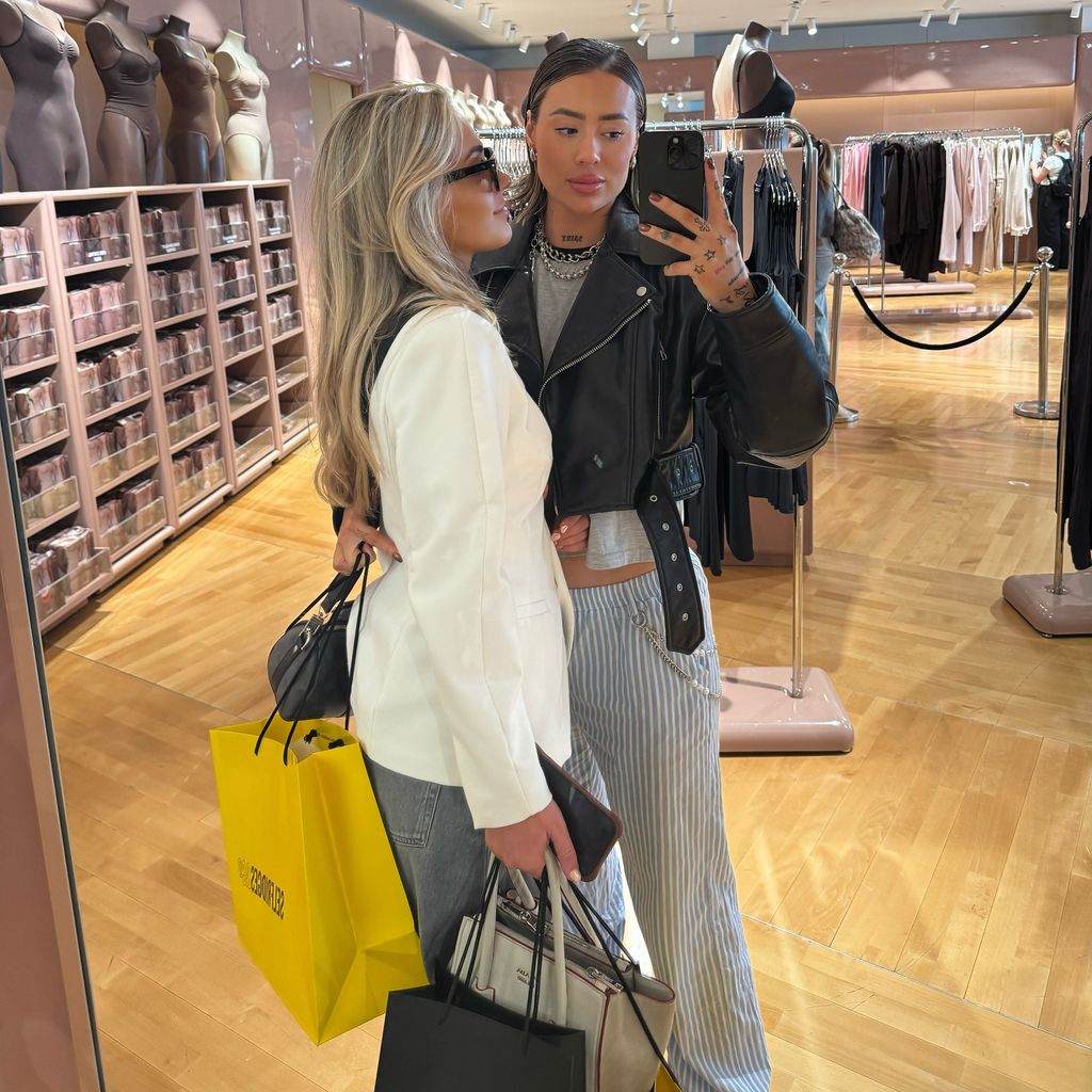 Jazz Saunders und Demi Sims, März 2025